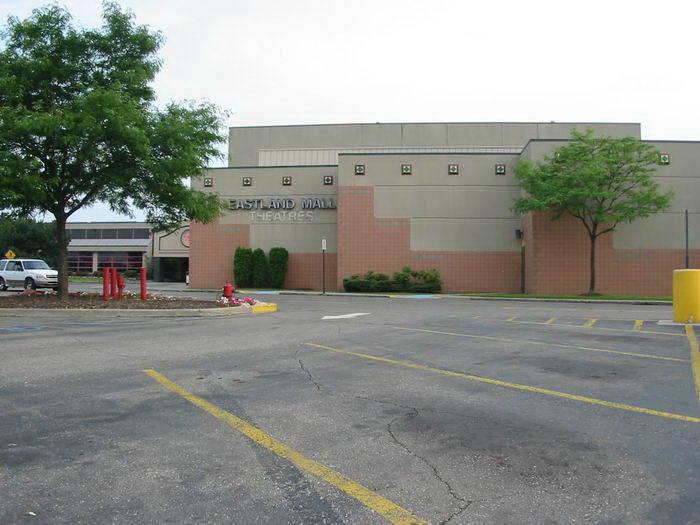 Eastland Center (Eastland Shopping Center, Eastland Mall) - 2002 Photo (newer photo)